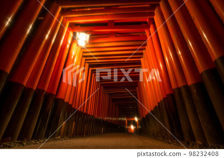 Fantastic Thousand Torii Tunnel of Fushimi Inari Taisha Shrine at midnight in Kyoto 98232408