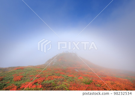 Iwate Hachimantai _ Superb view of white rainbow and autumn leaves on Mt.Mitsuishi 98232534