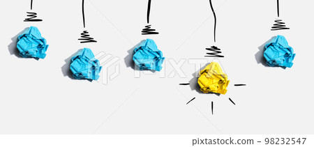 Brainstorming concept with crumpled paper light bulbs 98232547