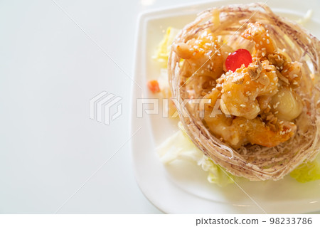 fried shrimp with salad and fried taro basket 98233786