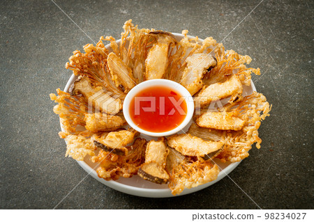 deep fried Enoki mushroom and King Oyster mushroom with spicy dipping sauce 98234027