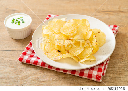 potato chips with sour cream 98234028