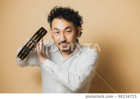 有手鼓的有鬍子的人 有手鼓的有鬍子的人 98234725