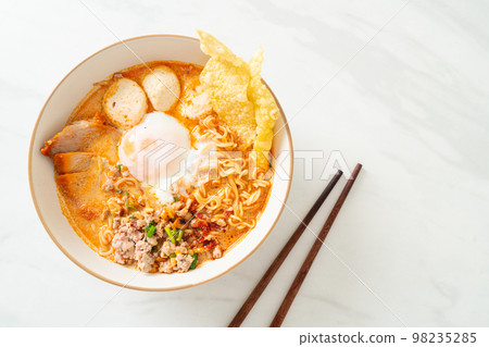 instant noodles with pork and meatballs in spicy soup 98235285
