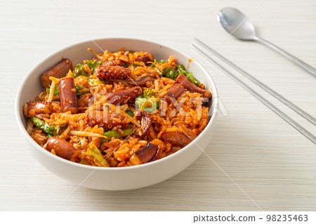 Stir-fried squid or octopus with Korean spicy sauce rice bowl 98235463