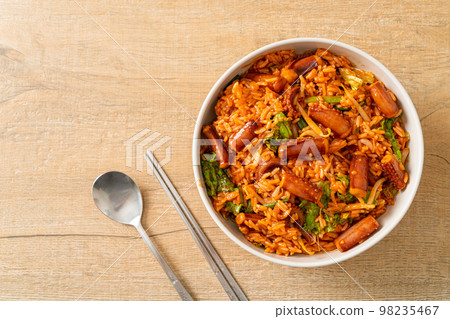 Stir-fried squid or octopus with Korean spicy sauce rice bowl 98235467