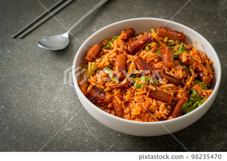 Stir-fried squid or octopus with Korean spicy sauce rice bowl 98235470