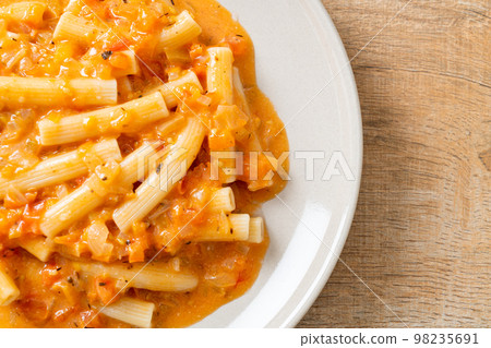 rigatoni penne pasta creamy tomato 98235691