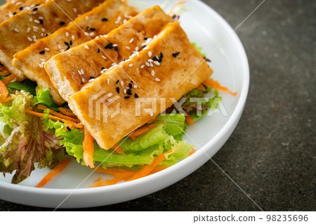teriyaki tofu salad with sesame 98235696