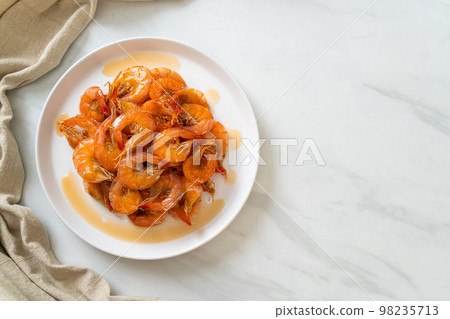 Sweet shrimps is Thai dish which cooks with fish sauce and sugar 98235713