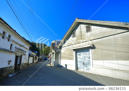 [Kochi Prefecture] Sunny Sake Brewery Road (Sagawa Town) 98236131