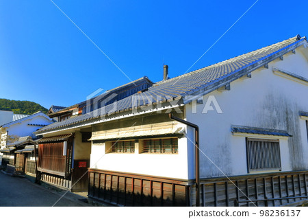 [高知縣]晴天的竹村屋（佐川町酒造路） 98236137