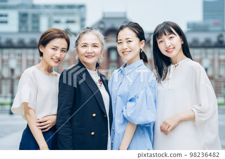 business people of different generations business people of different generations 98236482