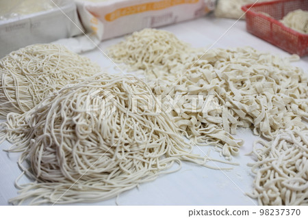 pasta pasta 98237370