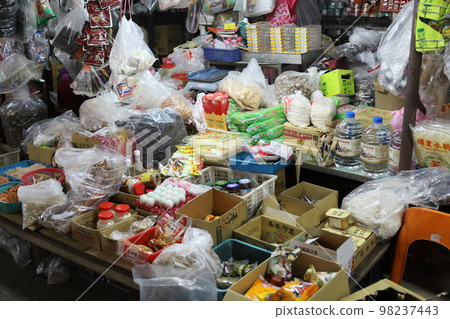 grocery store 98237443