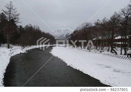 Kamikochi在冬天 98237801