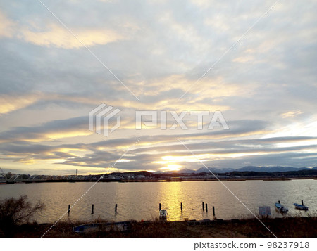 桑名市長島町附近的夕陽天空 3 桑名市長島町附近的夕陽天空 3 98237918