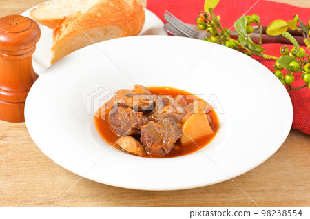 Beef stew with beef cheek meat. Braised beef cheeks in demi-glace sauce and red wine. Western food. 98238554
