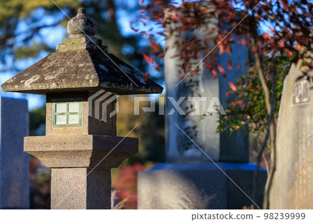 Cemetery stone lanterns and tombstones 98239999