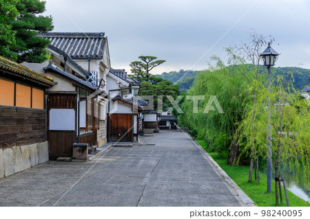 岡山_清晨安靜的倉敷美觀地區的風景 98240095