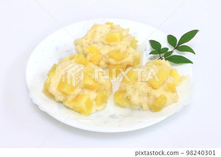 Ishigaki mochi (local cuisine) 98240301