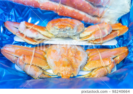 Seafood: Frozen King Crab and Snow Crab Seafood: Frozen King Crab and Snow Crab 98240664