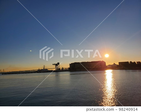 First sunrise of the year at Yokohama Port First sunrise of the year at Yokohama Port 98240914