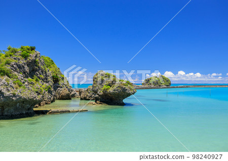 Okinawa _ fine weather and superb view of the beach 98240927