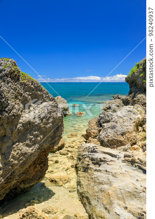 沖繩_晴朗的天氣和絕佳的海灘景色 98240937