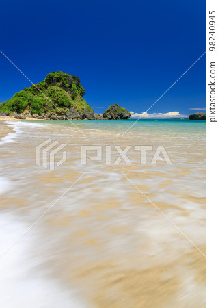 Okinawa _ fine weather and superb view of the beach 98240945