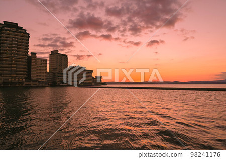 Kagaya, Wakura Onsen, Nanao City, Ishikawa Prefecture, sunset over Nanao Bay 98241176