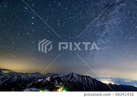 Mt. Jonen and the starry sky at night seen from Mt. Chogatake in the Northern Alps 98241438