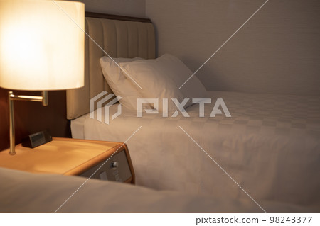 bedroom with indirect lighting 98243377