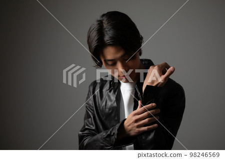 一個男人 98246569