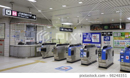 JR Tozai Line Osaka Temmangu Station 98248351