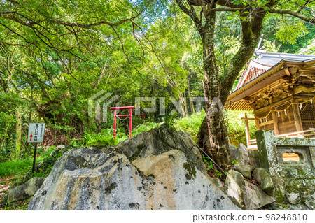 Shichikoku Shrine "Ono no Komachi: A shrine where Yoshimi Ono, who was exiled to this place in connection with Takamura Ono, prayed for his return to Japan." Shichikoku Shrine "Ono no Komachi: A shrine where Yoshimi Ono, who was exiled to this place in connection with Takamura Ono, prayed for his return to Japan." 98248810