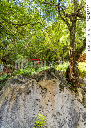 Shichikoku Shrine "Ono no Komachi: A shrine where Yoshimi Ono, who was exiled to this place in connection with Takamura Ono, prayed for his return to Japan." Shichikoku Shrine "Ono no Komachi: A shrine where Yoshimi Ono, who was exiled to this place in connection with Takamura Ono, prayed for his return to Japan." 98248811