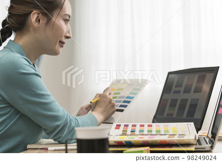 女性創作者形象 女性創作者形象 98249024