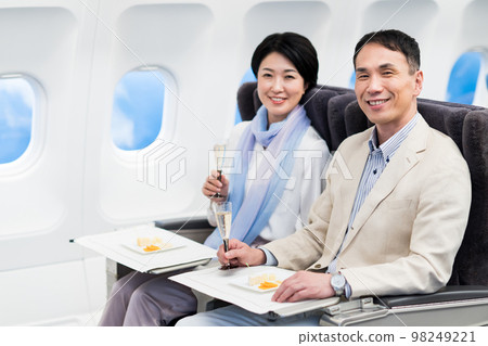 船上的中年夫婦 船上的中年夫婦 98249221