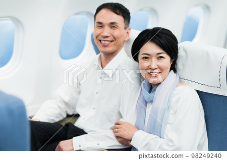 船上的中年夫婦 98249240