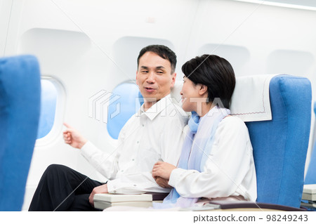 船上的中年夫婦 船上的中年夫婦 98249243