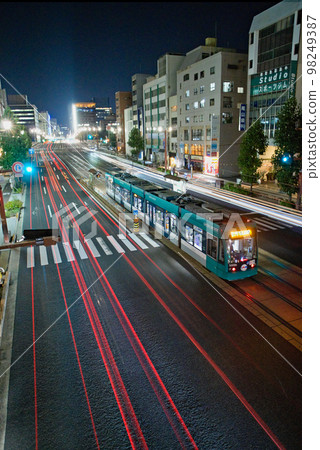 電車運行的街道 電車運行的街道 98249387