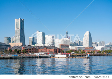 [神奈川縣]冬季藍天橫濱港灣未來（1月） 98249644