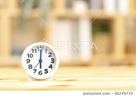 時鐘時間6點18點6:00 18:00 98249739