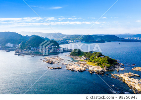 Kamogawa City and Niemon Island (Kamogawa City, Chiba Prefecture) 98250945