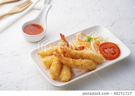 Crispy fried shrimp.Deep fry shrimp with Breadcrumbs on white plate with chilli sweet sauce 98251727