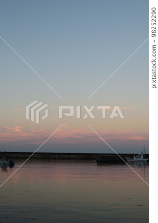 Sunset at the harbor 98252290