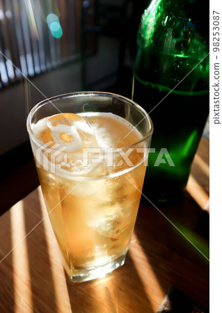 beer , a glass of beer 98253087