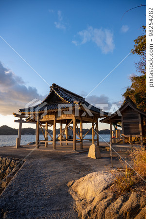Shiraishi Ryu Shrine - Evening view 98254282