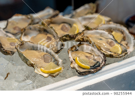 [Osaka] Kuromon Market 98255944